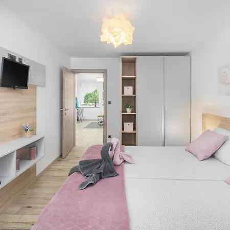 App***Max Apartment Pula Exterior photo